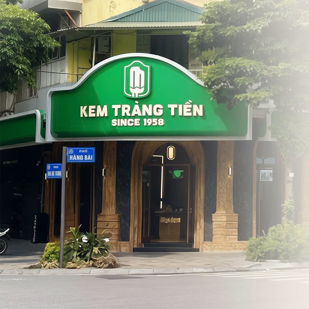 Chưa kịp buồn v&igrave; 35 Tr&agrave;ng Tiền đ&oacute;ng cửa đ&atilde; ph&aacute;t hiện chỗ mới chỉ c&aacute;ch 260m, c&ograve;n b&aacute;n d&ograve;ng kem gi&aacute; đắt gấp ba- Ảnh 1.