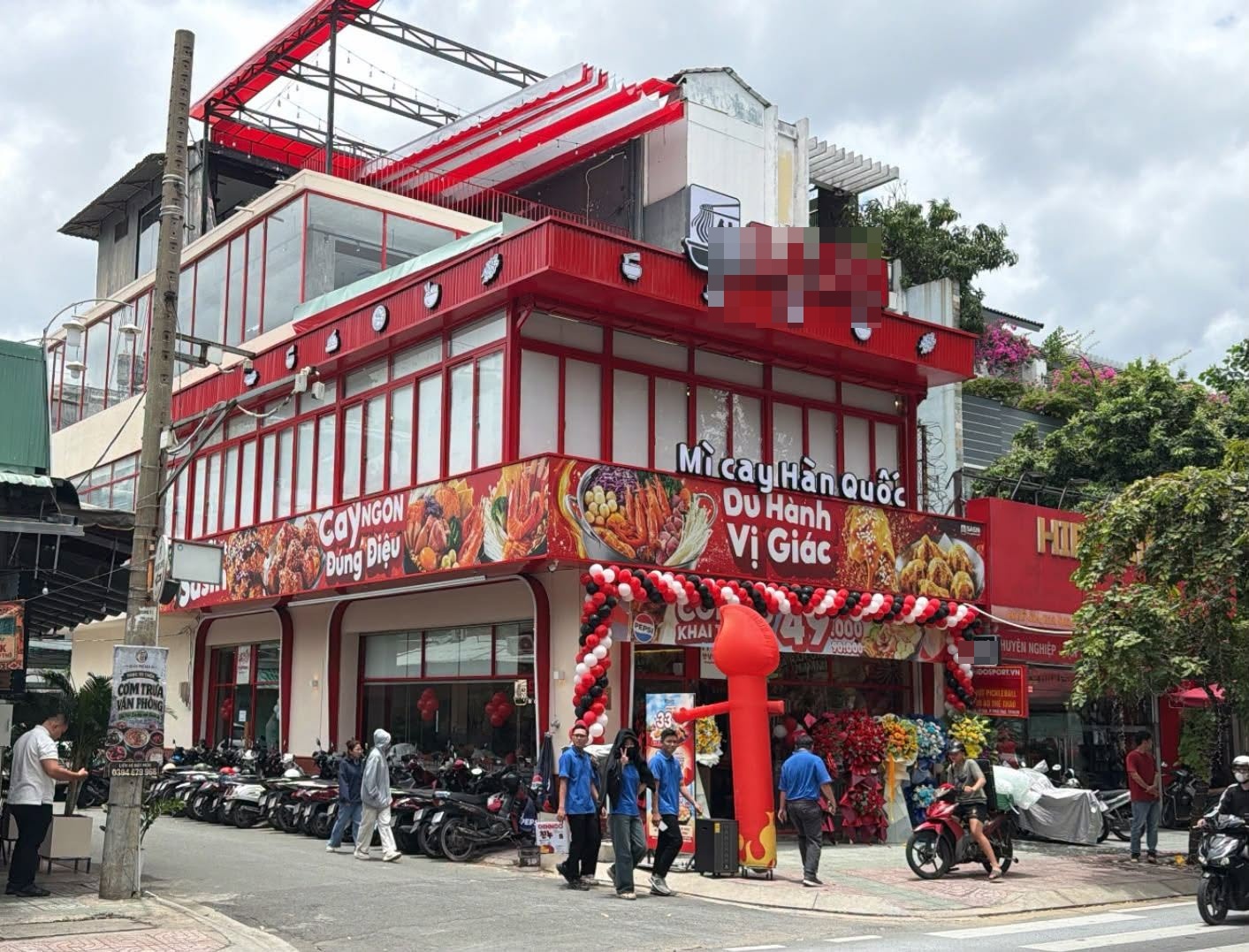 Nam diễn vi&ecirc;n đ&igrave;nh đ&aacute;m qu&ecirc; Cần Thơ đi b&aacute;n m&igrave; ở khắp TP.HCM- Ảnh 4.