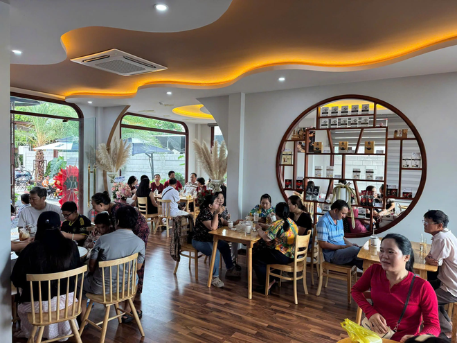 Chuỗi cửa hàng của ông Đặng Lê Nguyên Vũ báo tin vui- Ảnh 2.