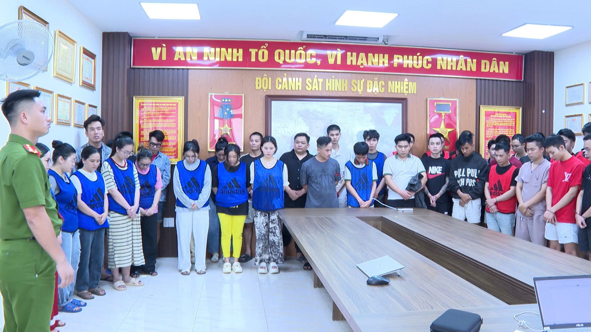 45 người Việt bị bắt tại “ổ nhóm” lừa đảo ở Lào: Sao kê 6 tài khoản hé lộ dòng tiền 44,5 tỷ đồng- Ảnh 1.