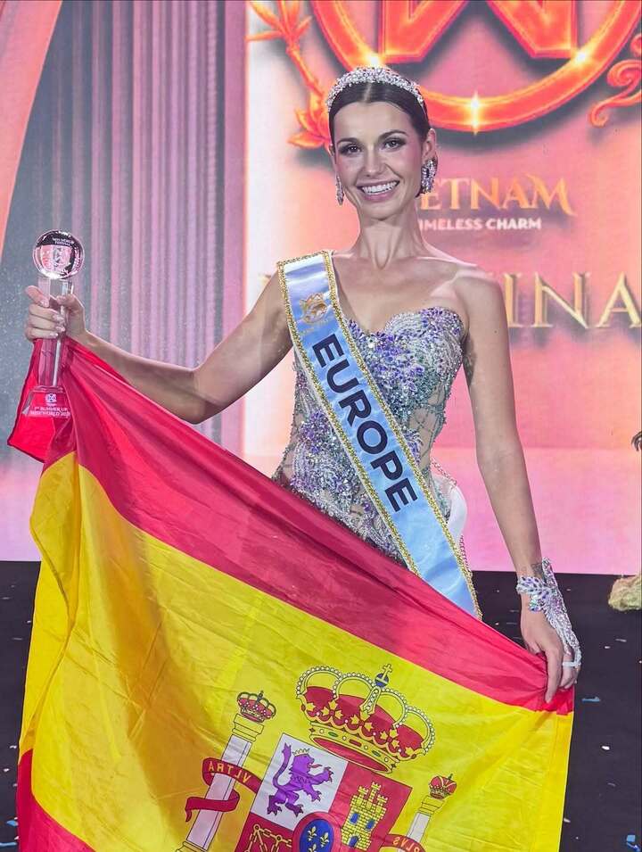 &Aacute; hậu 1 Miss World 2026 đẹp gợi cảm, học vấn tốt, l&agrave; hậu duệ b&aacute; tước Thụy Điển- Ảnh 1.