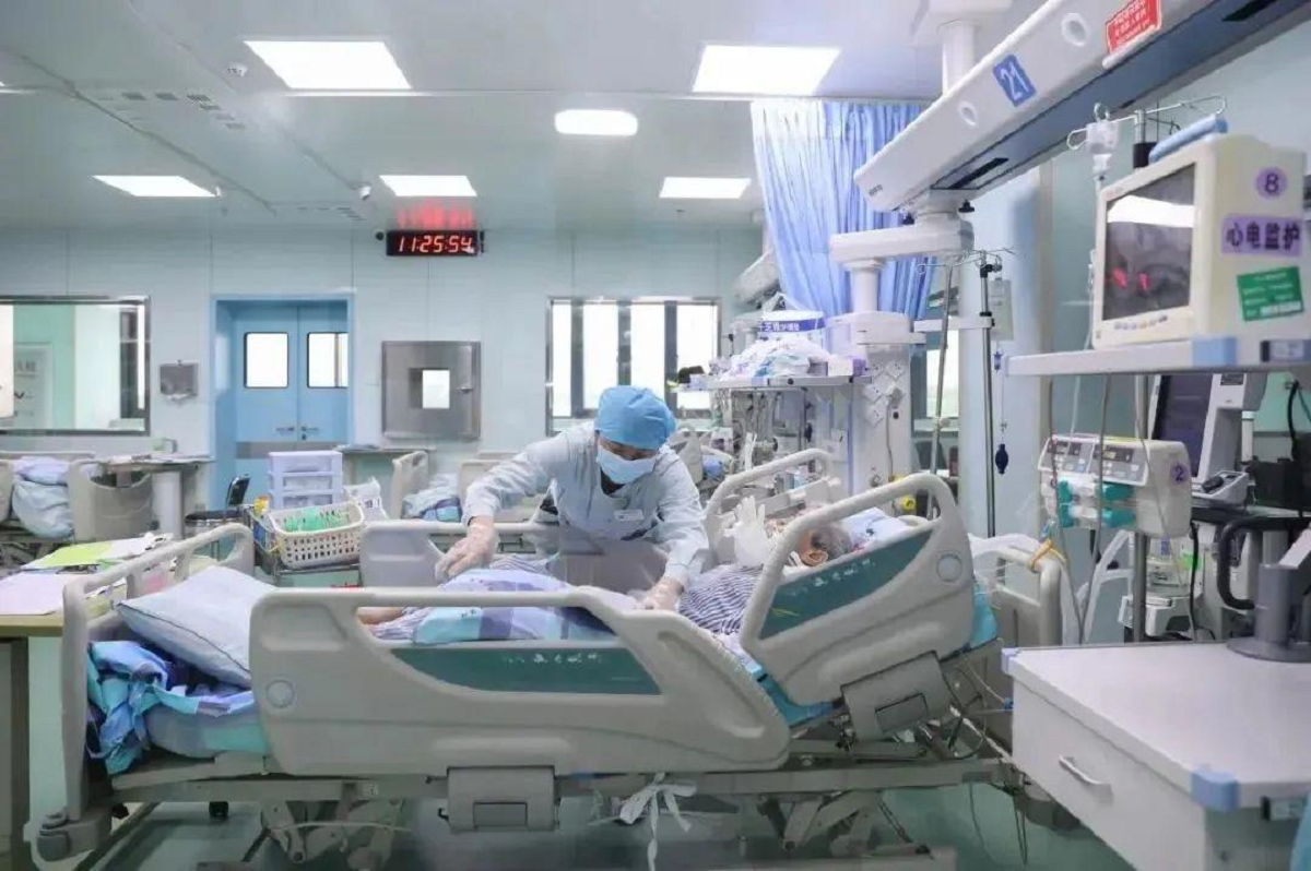 Ăn trứng theo c&aacute;ch "vạn người m&ecirc;", 3 người nguy kịch- Ảnh 1.