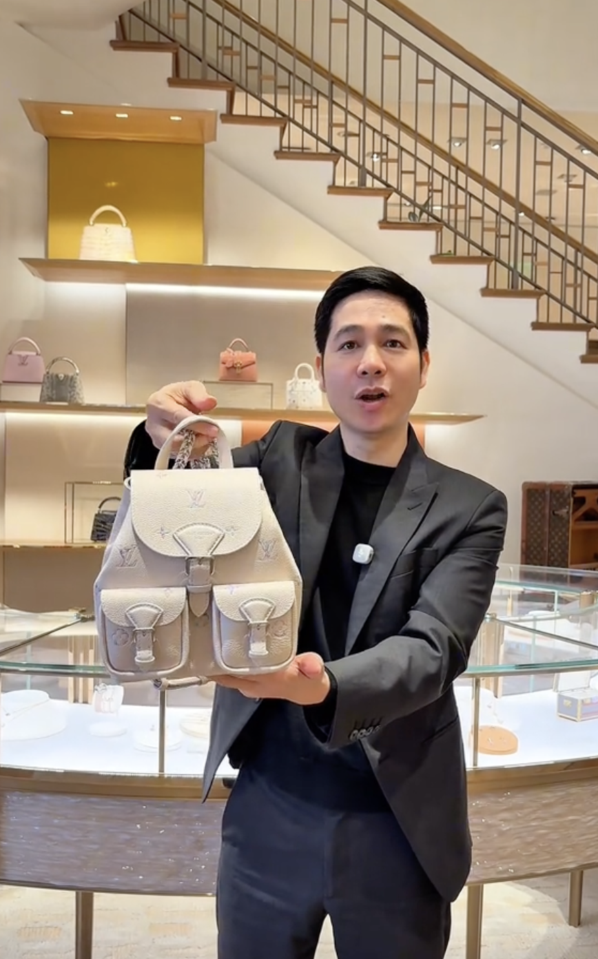 Gần 1 triệu người xem Louis Vuitton Việt Nam gợi &yacute; balo m&ugrave;a khai giảng- Ảnh 1.