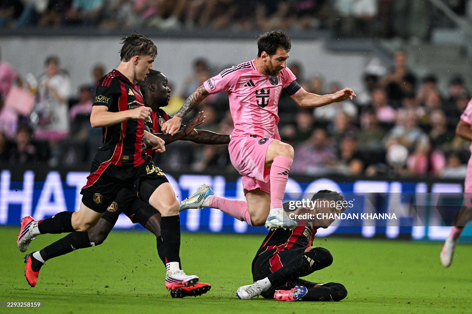 Messi t&aacute;i xuất sau tuy&ecirc;n bố từ gi&atilde; ĐT Argentina: D&ugrave; kh&ocirc;ng ghi b&agrave;n nhưng đ&ocirc;i ch&acirc;n thi&ecirc;n t&agrave;i ở tuổi 39 vẫn qu&aacute; kh&aacute;c biệt- Ảnh 8.