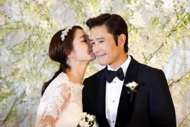 Ầm ĩ clip vợ chồng Lee Byung Hun chiến tranh lạnh ở biệt thự 1000 m&eacute;t vu&ocirc;ng- Ảnh 4.