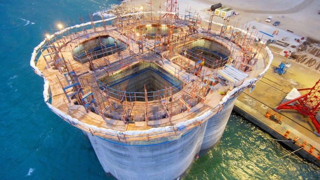 Phát hiện 106 khối bê tông khổng lồ được đánh chìm liên tục xuống dưới đáy biển, siêu công trình lá chắn lộ diện- Ảnh 1.