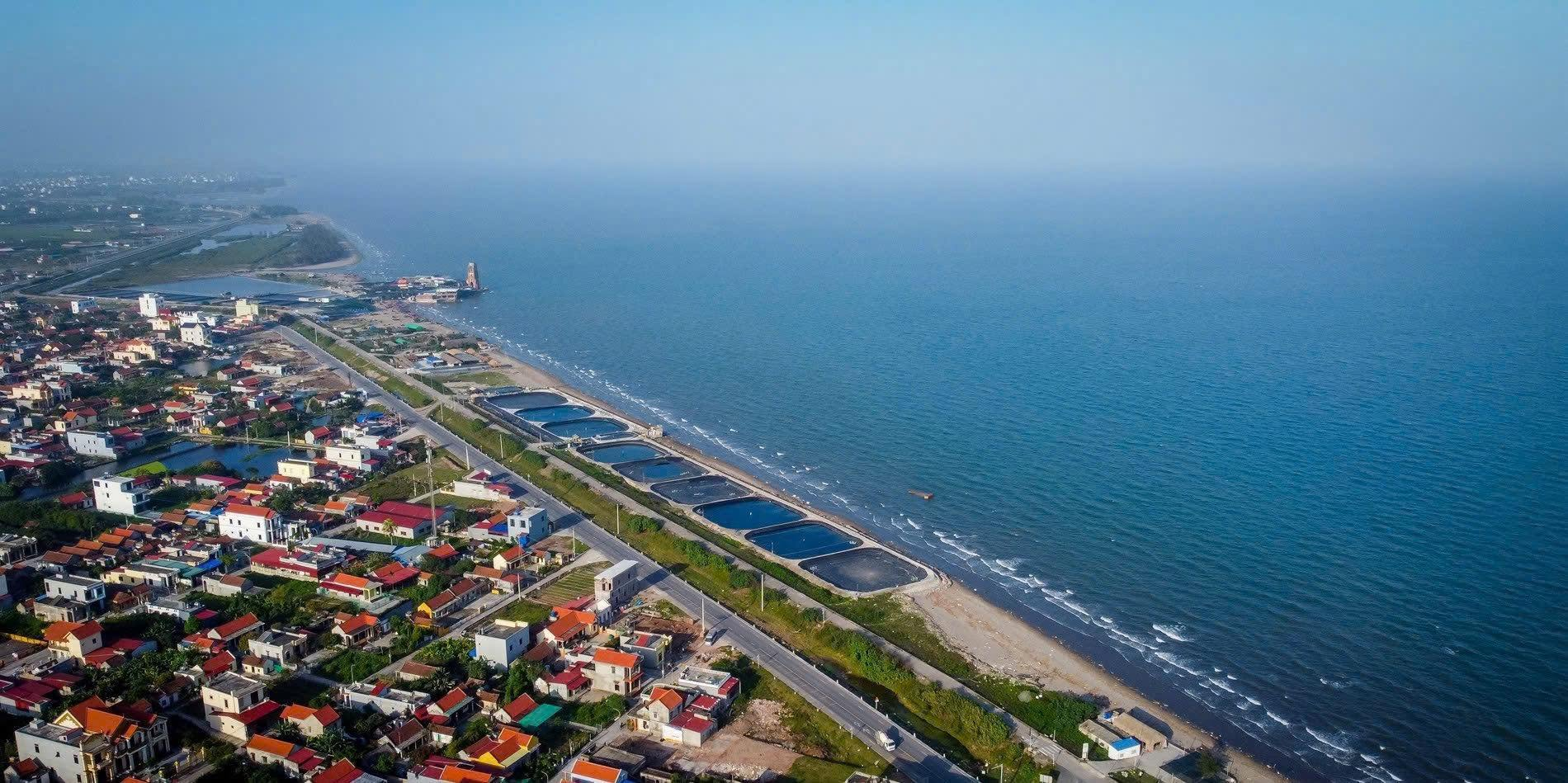 Kh&ocirc;ng phải Hạ Long, C&aacute;t B&agrave;, miền Bắc c&oacute; b&atilde;i biển d&agrave;i hơn 7km nhiều người chưa biết: Ở tỉnh vừa đ&oacute;n gần 20 triệu lượt kh&aacute;ch, đang chờ ng&agrave;y "lột x&aacute;c" th&agrave;nh thi&ecirc;n đường- Ảnh 4.