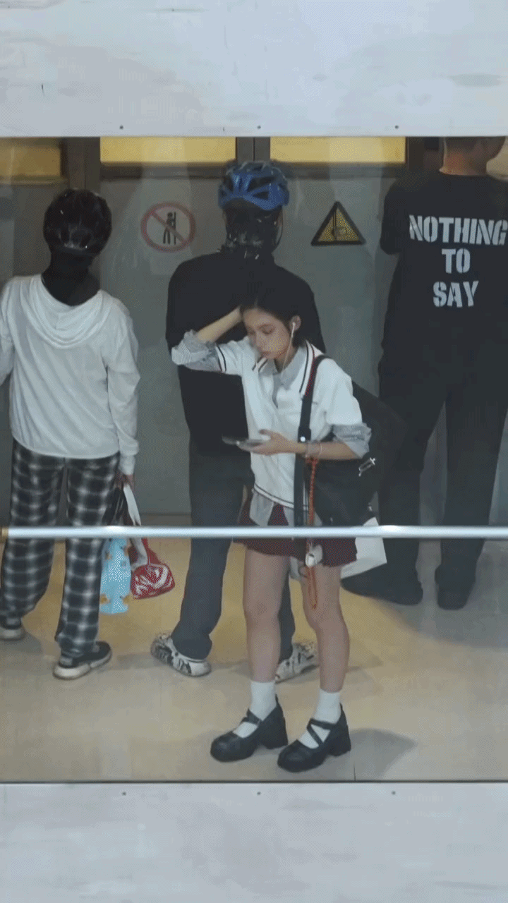 IT girl đang hot nhất Trung Quốc, được loạt nh&agrave; mốt xa xỉ săn đ&oacute;n l&agrave; ai?- Ảnh 4.