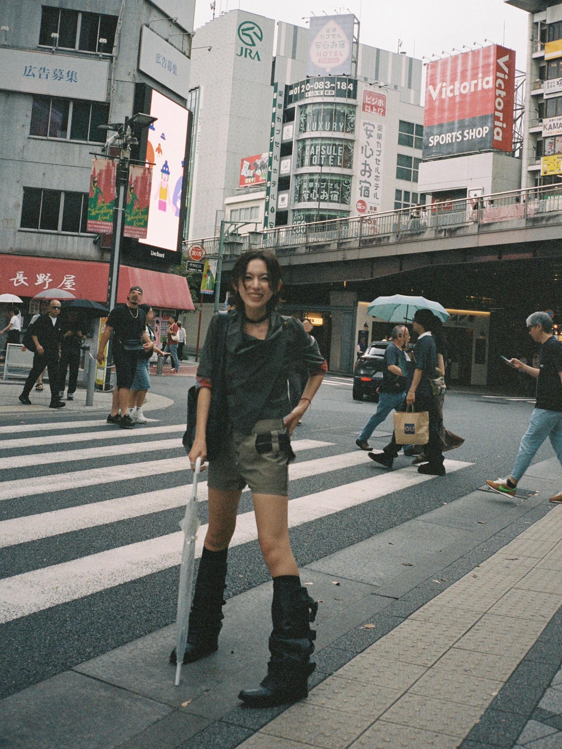 IT girl đang hot nhất Trung Quốc, được loạt nh&agrave; mốt xa xỉ săn đ&oacute;n l&agrave; ai?- Ảnh 8.