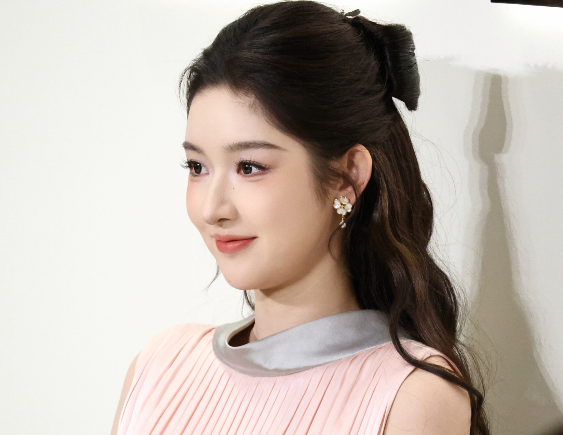 Đ&acirc;y mới l&agrave; mỹ nh&acirc;n được chấm cho vai nữ ch&iacute;nh Đầu Xu&acirc;n Tươi S&aacute;ng: Mặt đẹp hơn b&uacute;p b&ecirc;, d&aacute;ng chuẩn 100% nguy&ecirc;n t&aacute;c- Ảnh 3.
