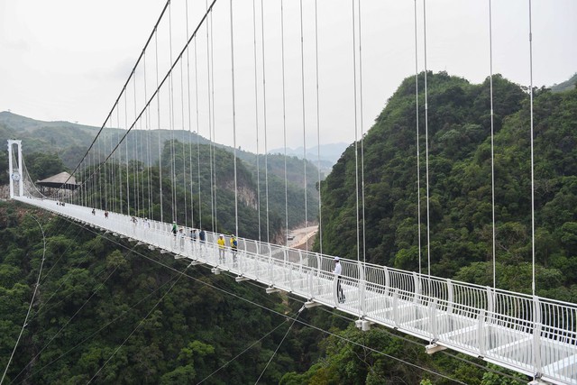 Việt Nam sở hữu cây cầu không bắc qua con sông nào: dài 632m, vốn đầu tư hơn 770 tỷ đồng, vượt Trung Quốc để lập kỷ lục thế giới- Ảnh 1.
