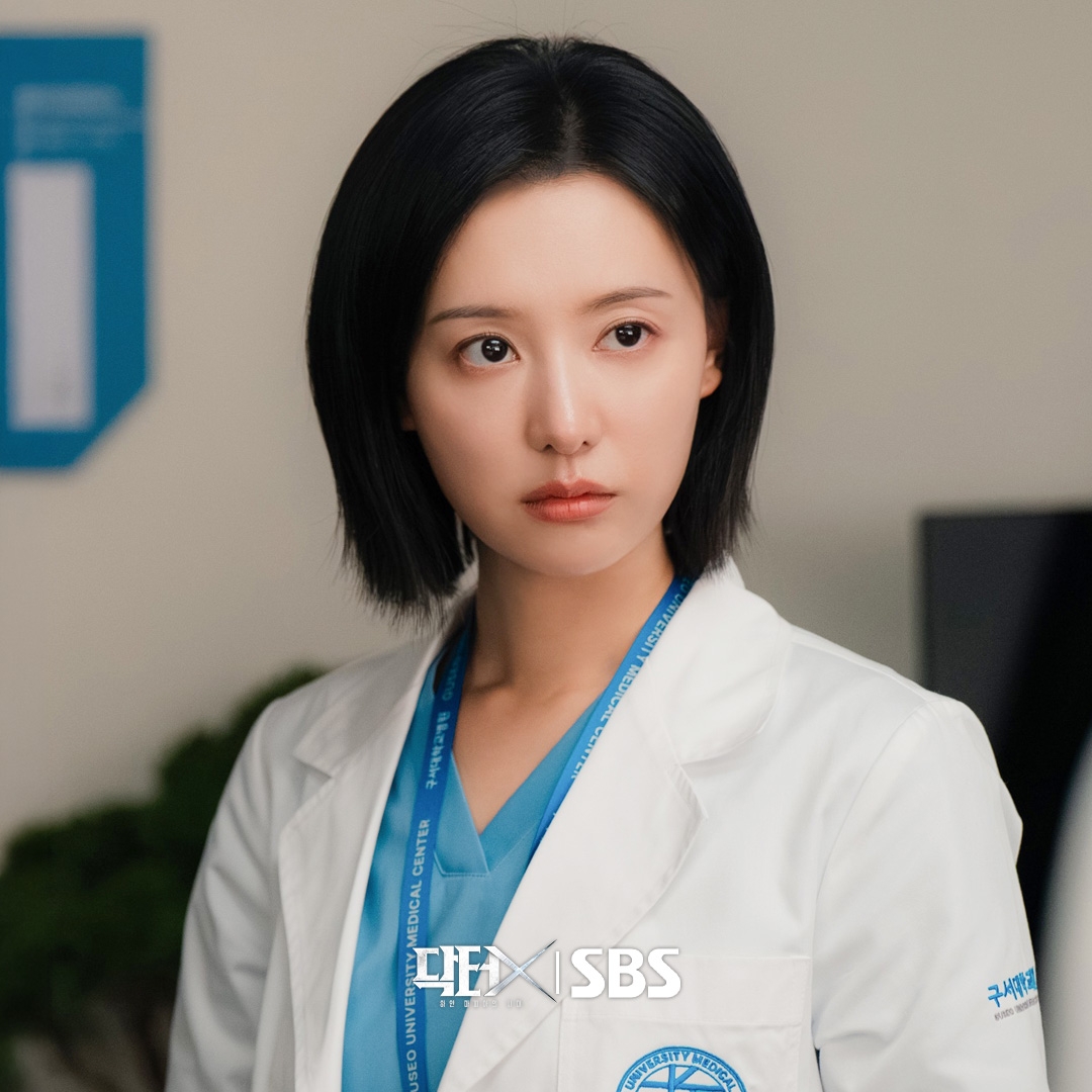 MXH ồn &agrave;o v&igrave; mỹ nh&acirc;n "kh&ocirc;ng l&agrave; thần cũng l&agrave; qu&aacute;i vật": Đẹp kinh diễm nhưng lạnh như băng, nh&igrave;n muốn n&eacute; xa 3m- Ảnh 8.