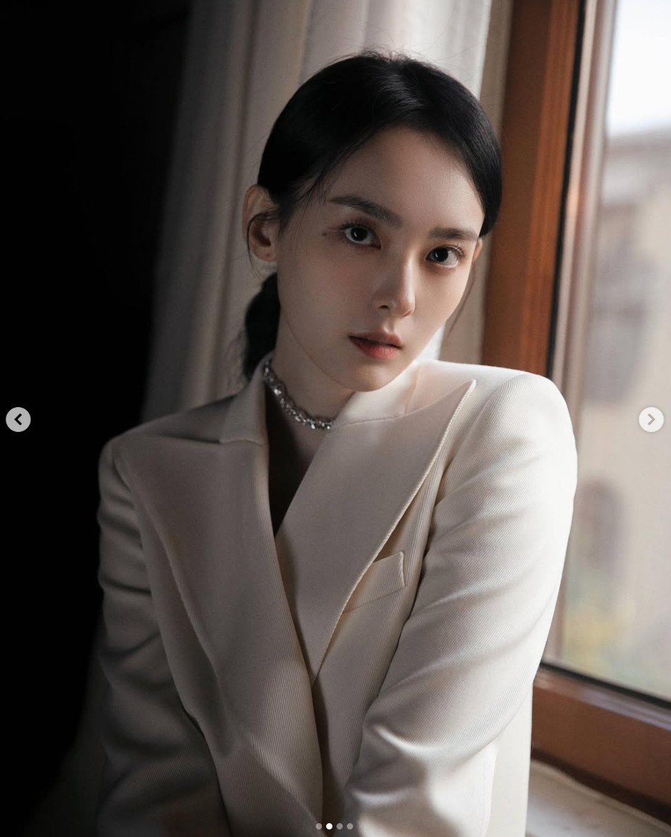 Xuất hiện mỹ nh&acirc;n chia rẽ cặp đ&ocirc;i Đầu Xu&acirc;n Tươi S&aacute;ng: Đẹp kịch trần sang tới n&oacute;c, c&agrave;nh v&agrave;ng l&aacute; ngọc x&eacute; truyện bước ra- Ảnh 1.