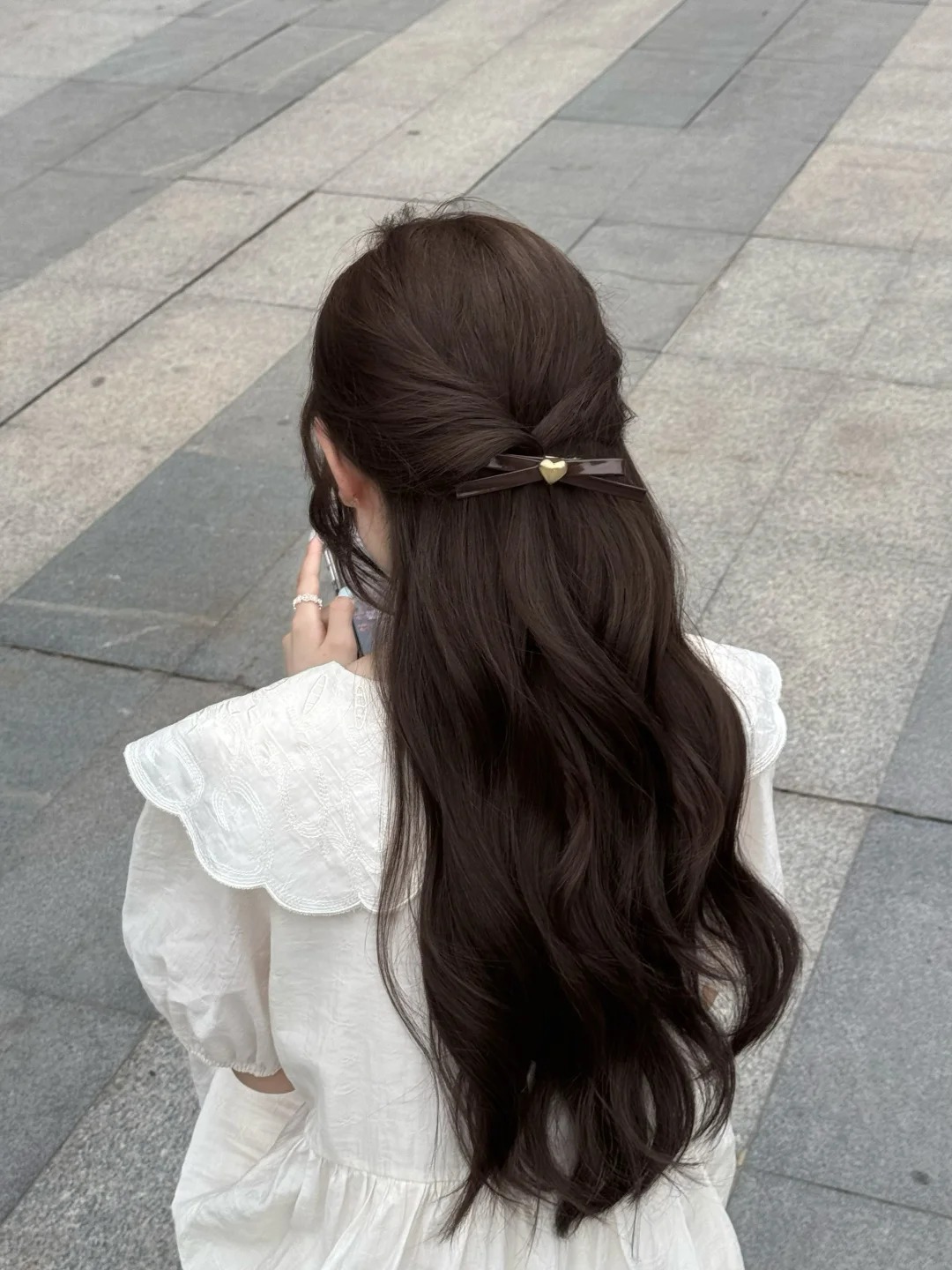 T&oacute;c uốn xoăn s&oacute;ng nhẹ - kiểu t&oacute;c "n&agrave;ng thơ" th&iacute;ch hợp nhất cho m&ugrave;a thu- Ảnh 3.