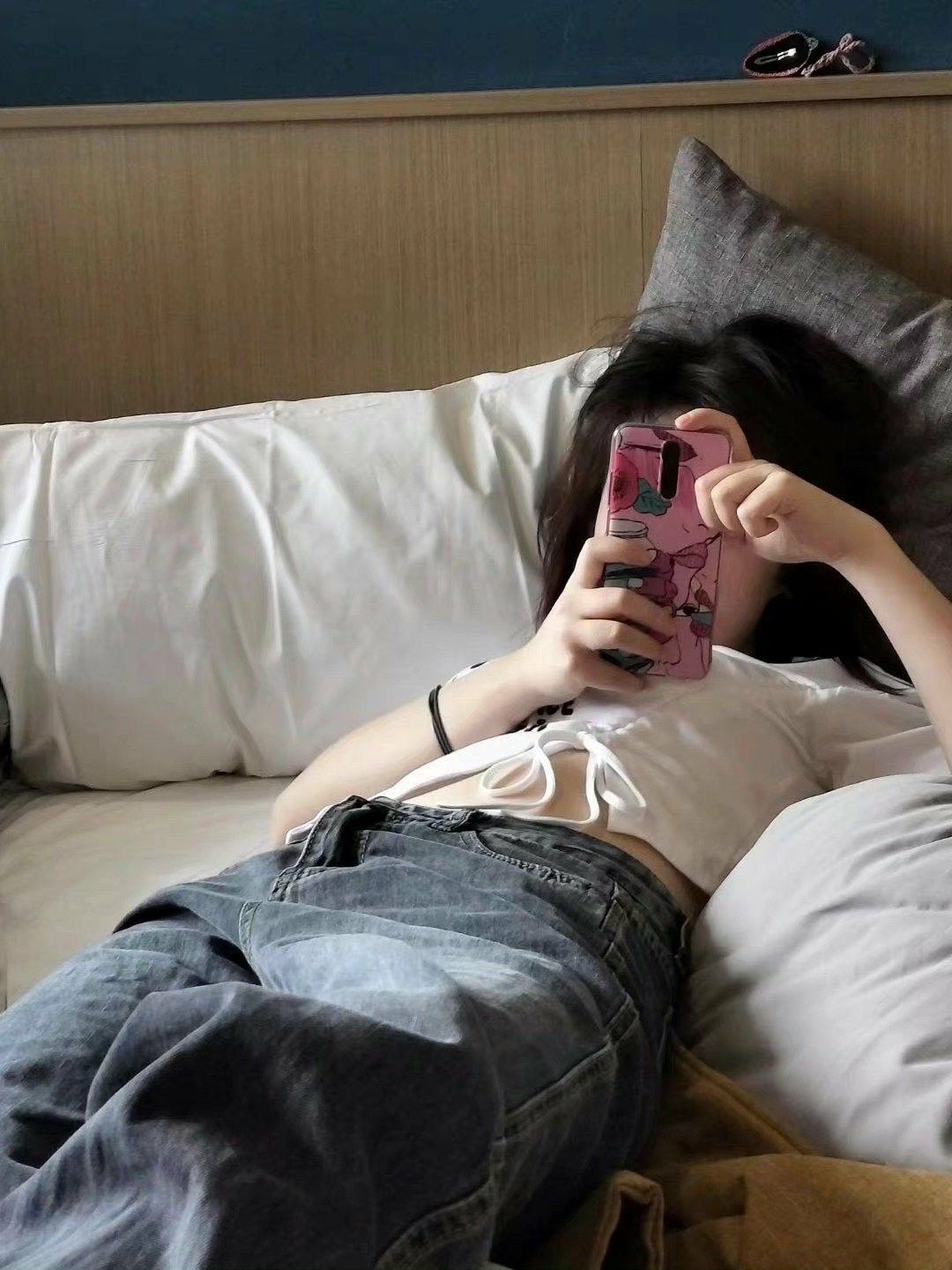 5 lý do bạn cứ cầm điện thoại dù chẳng có gì để xem- Ảnh 1.