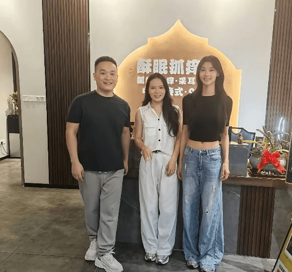 Bỏ b&aacute;n h&agrave;ng online, người đ&agrave;n &ocirc;ng 32 tuổi kiếm gần 400 triệu đồng/th&aacute;ng chỉ nhờ &ldquo;g&atilde;i ngứa&rdquo; cho kh&aacute;ch, h&ograve;a vốn chỉ sau 2 th&aacute;ng- Ảnh 2.