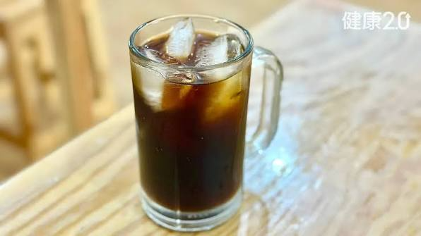 C&oacute; người su&yacute;t chết v&igrave; uống tr&agrave; thảo dược: 5 loại tr&agrave; n&agrave;y cực kỳ c&oacute; hại cho thận v&igrave; ch&uacute;ng đẩy nhanh qu&aacute; tr&igrave;nh xơ h&oacute;a v&agrave; tổn thương thận- Ảnh 1.