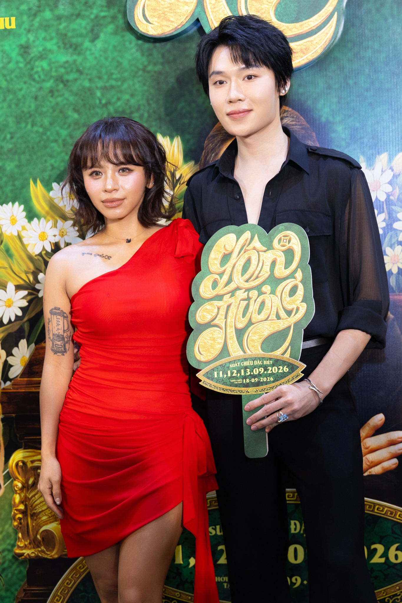 Thảm đỏ HOT nhất tối nay: Hạ Anh lộng lẫy như nữ thần, Uyển &Acirc;n - Minh Anh đẹp g&igrave; m&agrave; đẹp khiếp thế- Ảnh 13.
