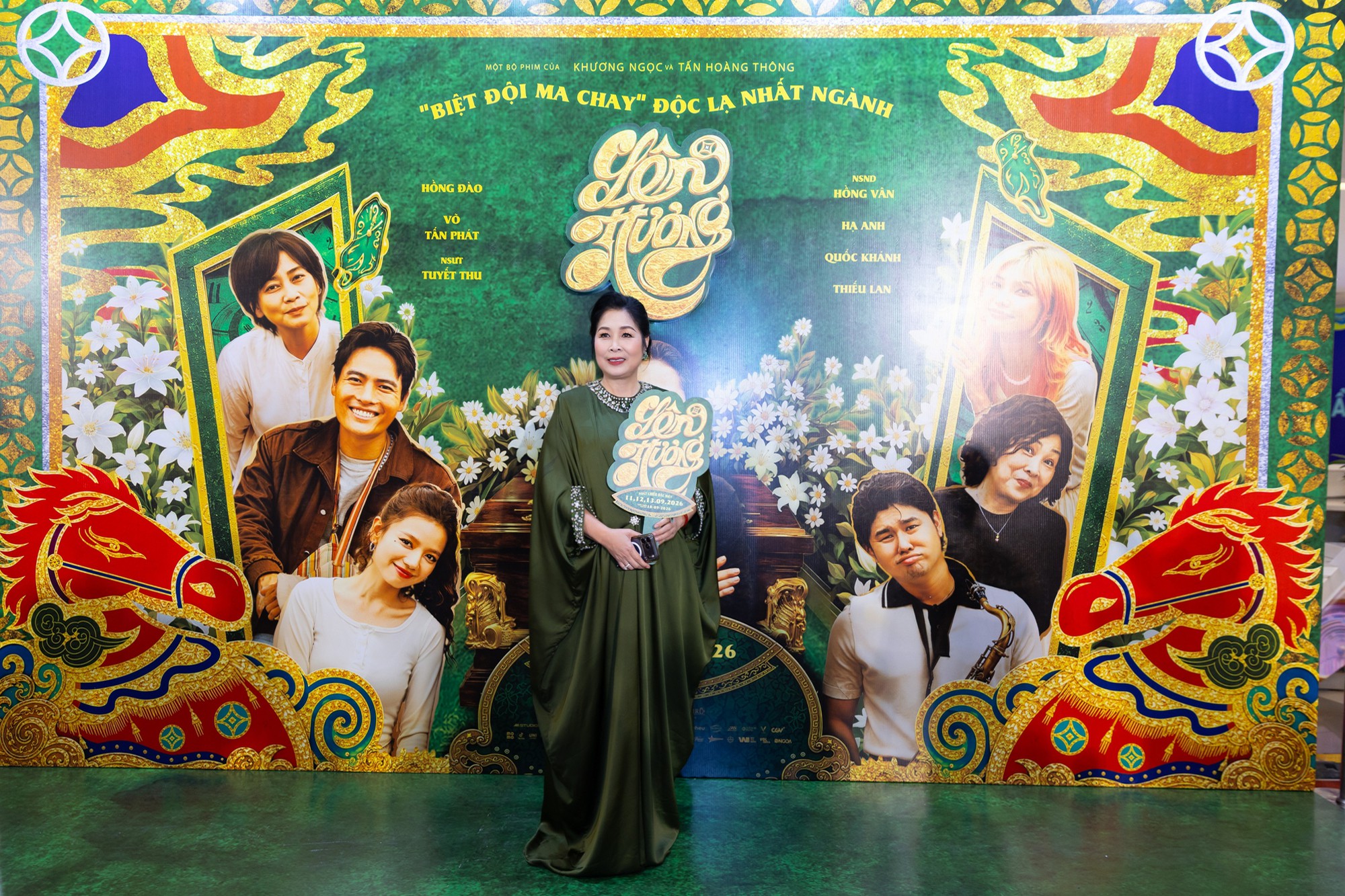 Thảm đỏ HOT nhất tối nay: Hạ Anh lộng lẫy như nữ thần, Uyển &Acirc;n - Minh Anh đẹp g&igrave; m&agrave; đẹp khiếp thế- Ảnh 9.
