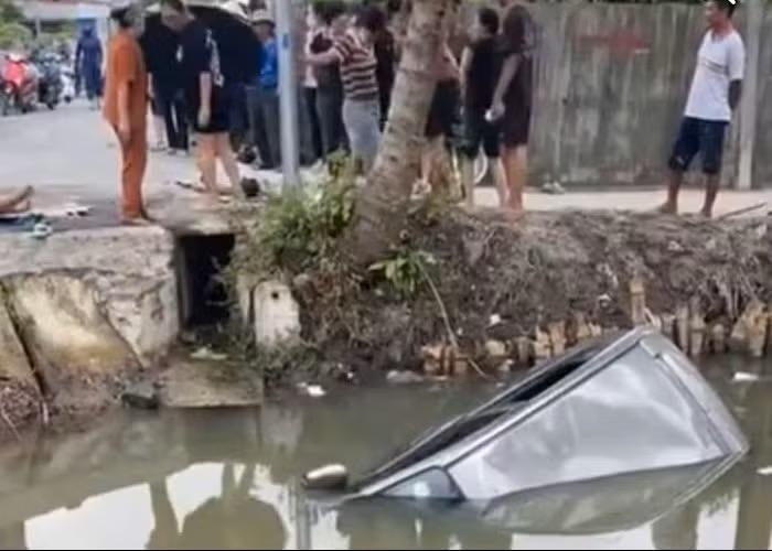 Vụ &ocirc; t&ocirc; lao xuống mương khiến đ&ocirc;i vợ chồng tử vong ở Hải Ph&ograve;ng: &Ocirc; t&ocirc; vừa đi được 250m th&igrave; gặp nạn - Ảnh 1.