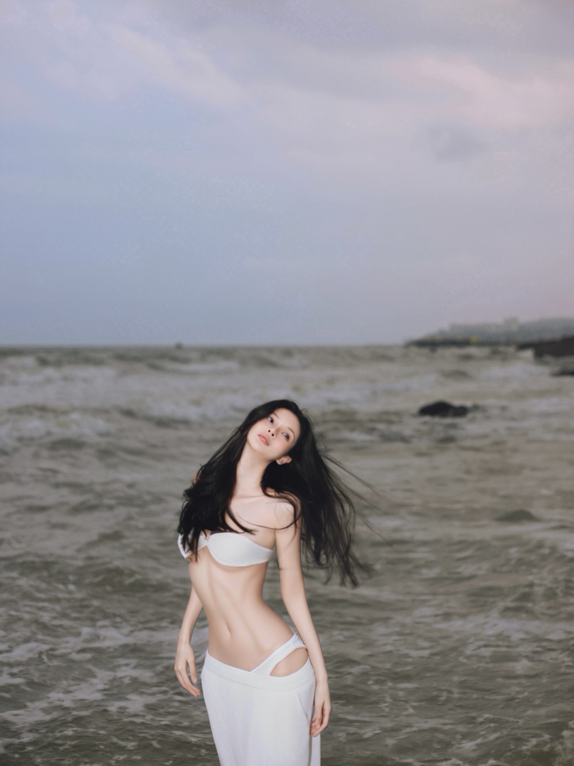 Hương Giang khoe "siêu vòng 2", netizen phán cỡ top 1 Trung Quốc- Ảnh 5.