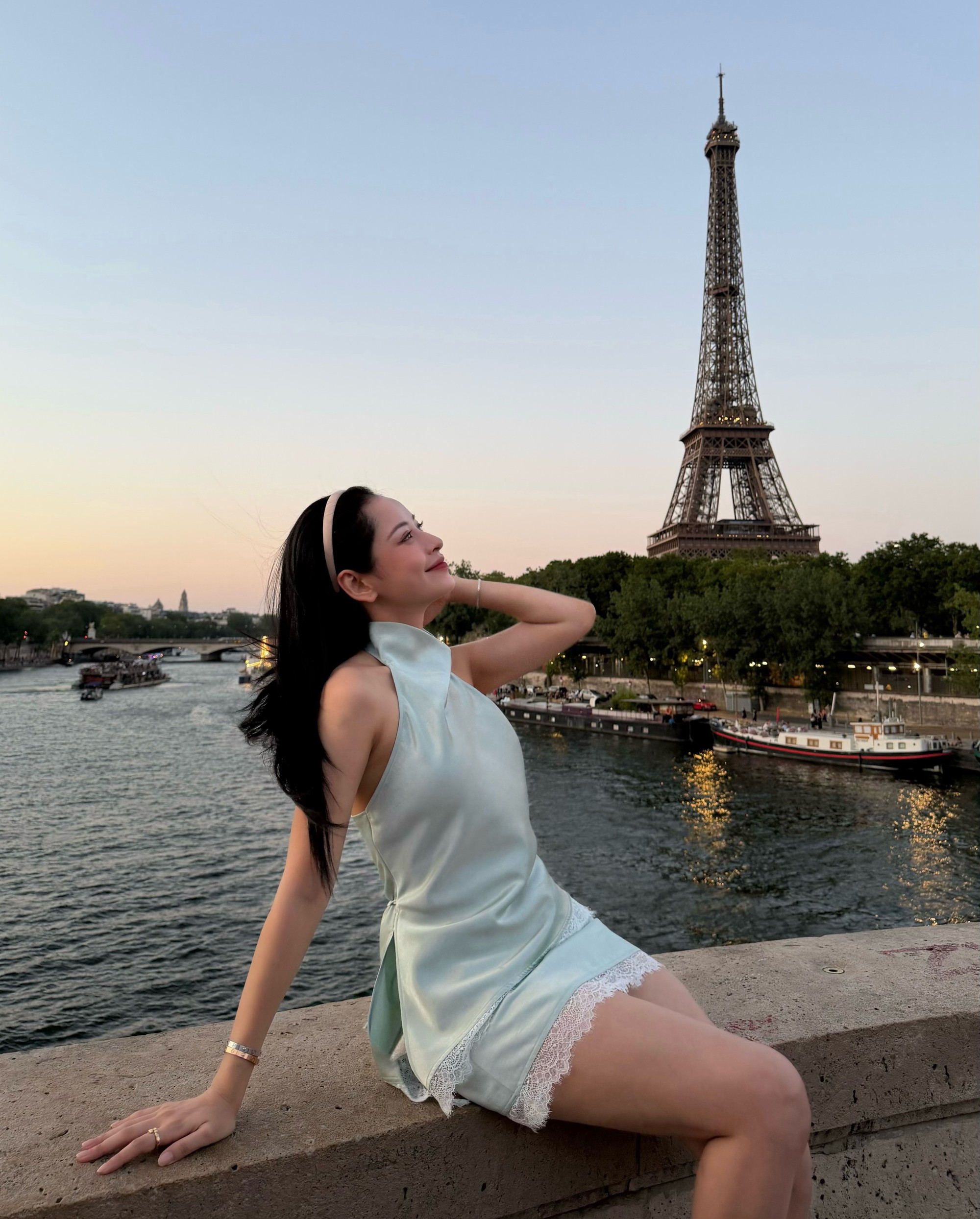 Mỹ nhân đẹp nhất Việt Nam ra quốc tế chưa một lần lép vế, đời thường là "sách giáo khoa" mặc đẹp được chị em copy- Ảnh 17.