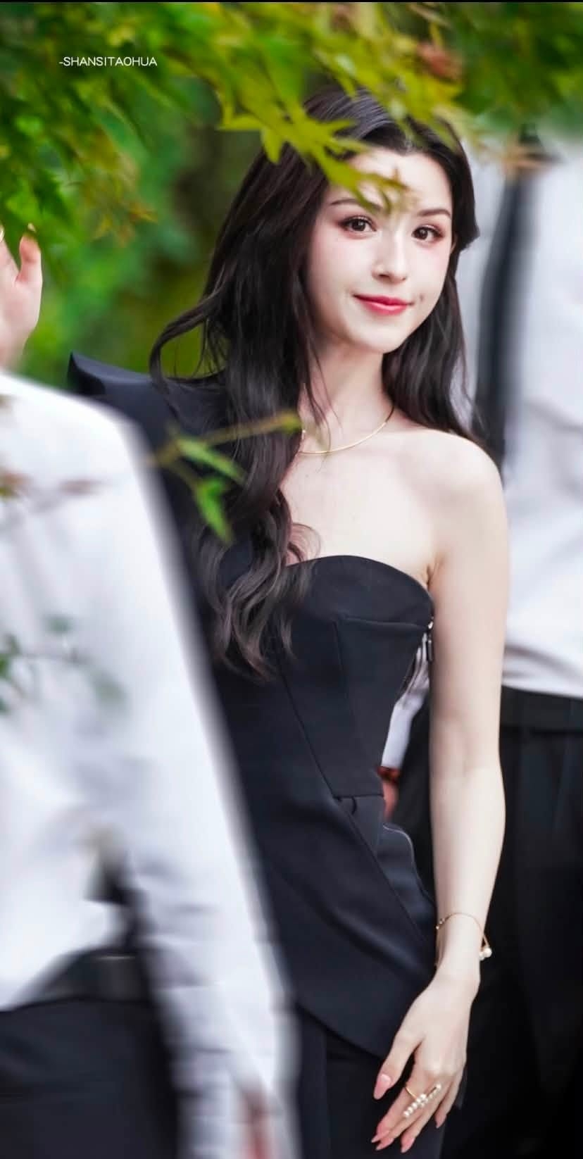 Nữ thần bị qu&ecirc;n l&atilde;ng của th&aacute;nh địa nhan sắc T&acirc;n Cương: Vừa xuất hiện đ&atilde; nổ tung c&otilde;i mạng, đẹp rung động l&ograve;ng người- Ảnh 1.