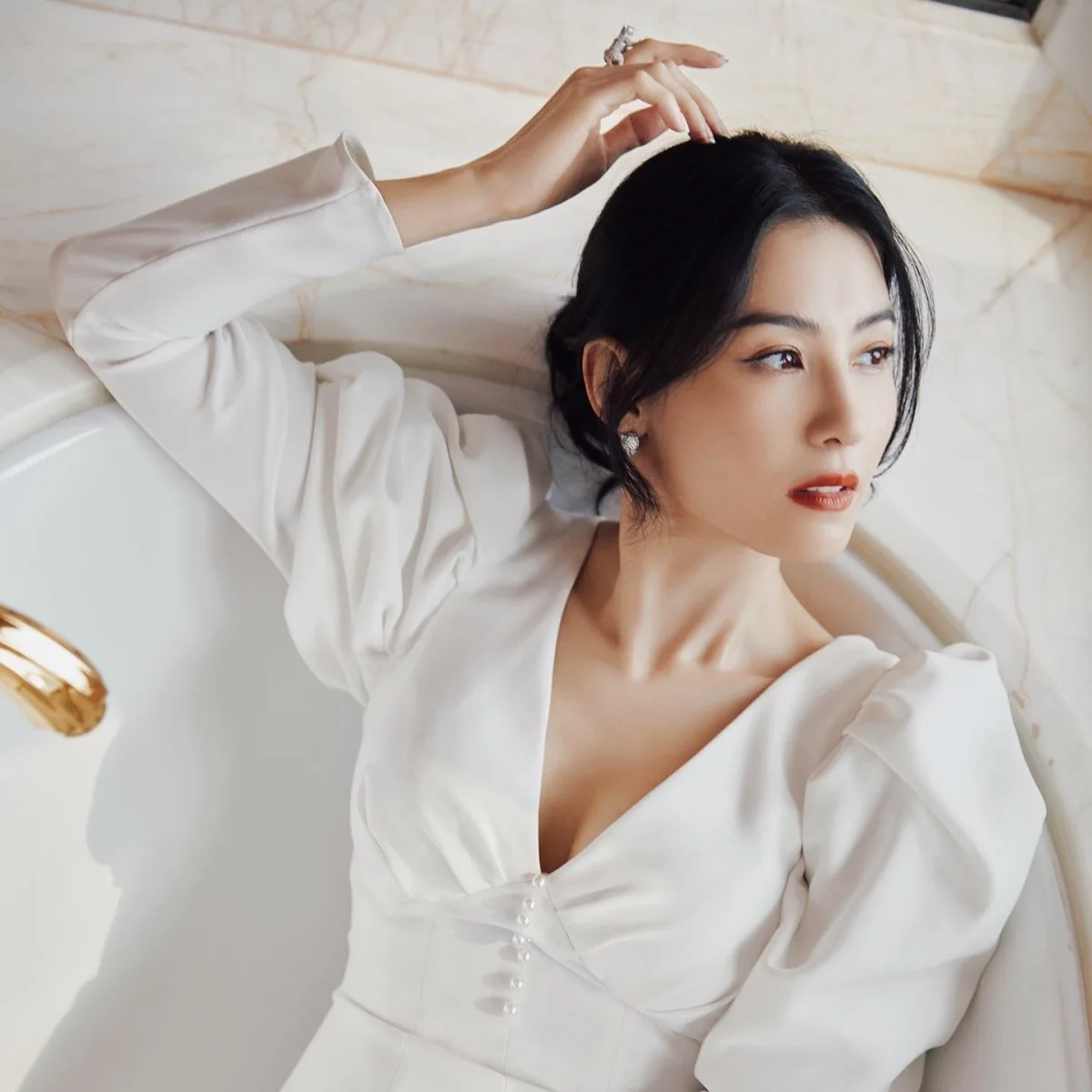 46 tuổi, Trương B&aacute; Chi sở hữu l&agrave;n da trẻ trung như thiếu nữ: 10 th&oacute;i quen phụ nữ sau 40 c&agrave;ng n&ecirc;n duy tr&igrave; - Ảnh 3.