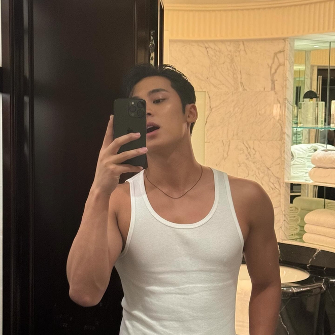 Ca sĩ "đầu trọc" hot nhất hiện tại: Lên thẳng top 1 gương mặt đẹp nhất thế giới, sao toàn cầu cũng phát cuồng- Ảnh 11.