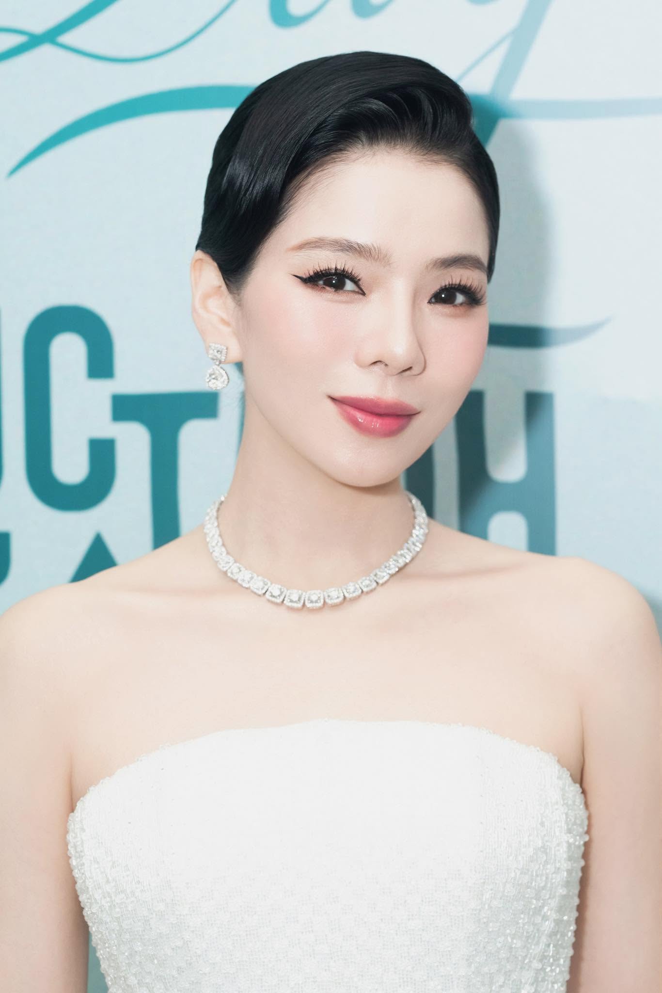 Ca sĩ Việt h&aacute;t một show thu nửa tỷ: Chỉ nhờ giọng h&aacute;t m&agrave; gi&agrave;u kếch x&ugrave;, 2 căn biệt thự g&acirc;y cho&aacute;ng ở TP.HCM lẫn H&agrave; Nội- Ảnh 7.