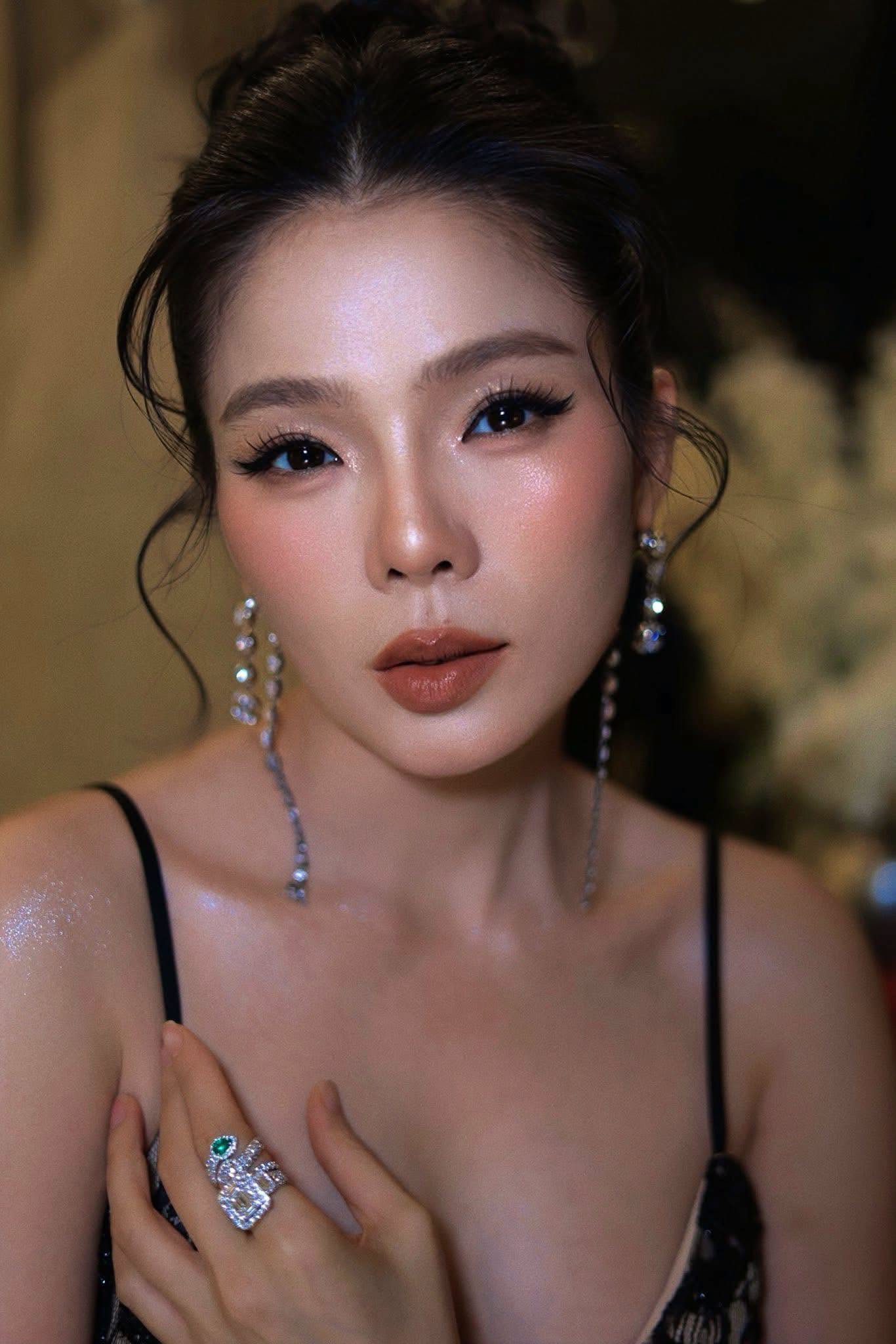 Ca sĩ Việt h&aacute;t một show thu nửa tỷ: Chỉ nhờ giọng h&aacute;t m&agrave; gi&agrave;u kếch x&ugrave;, 2 căn biệt thự g&acirc;y cho&aacute;ng ở TP.HCM lẫn H&agrave; Nội- Ảnh 1.
