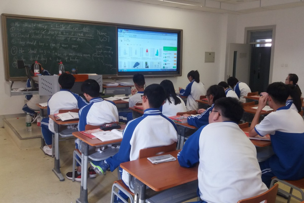 Dư luận Trung Quốc "dậy sóng" vì môn tiếng Anh: Chỉ là một công cụ, hãy ngừng “sùng bái ngoại lai”- Ảnh 1.