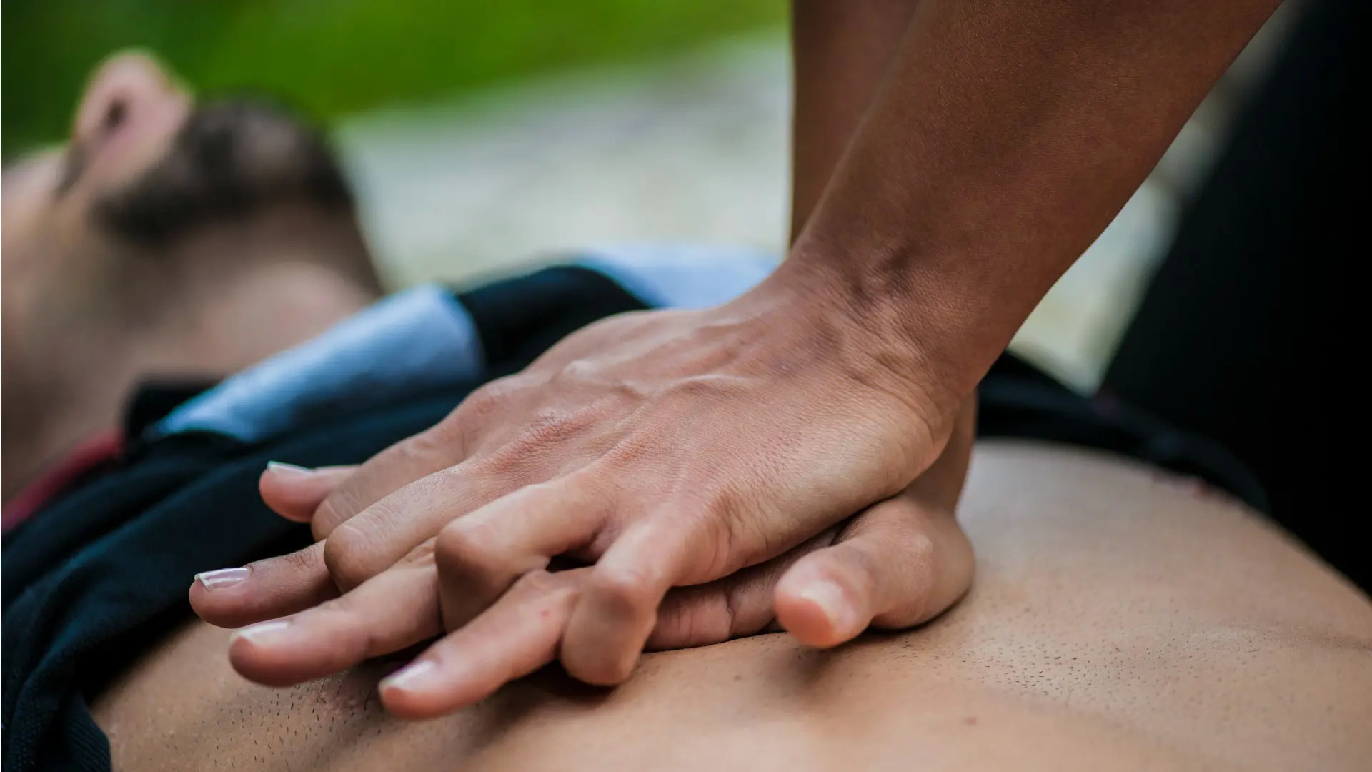 Ai dễ bị ngừng tim khi đang “yêu”? Nghiên cứu chỉ đích danh những nhóm cần thận trọng - Ảnh 2.