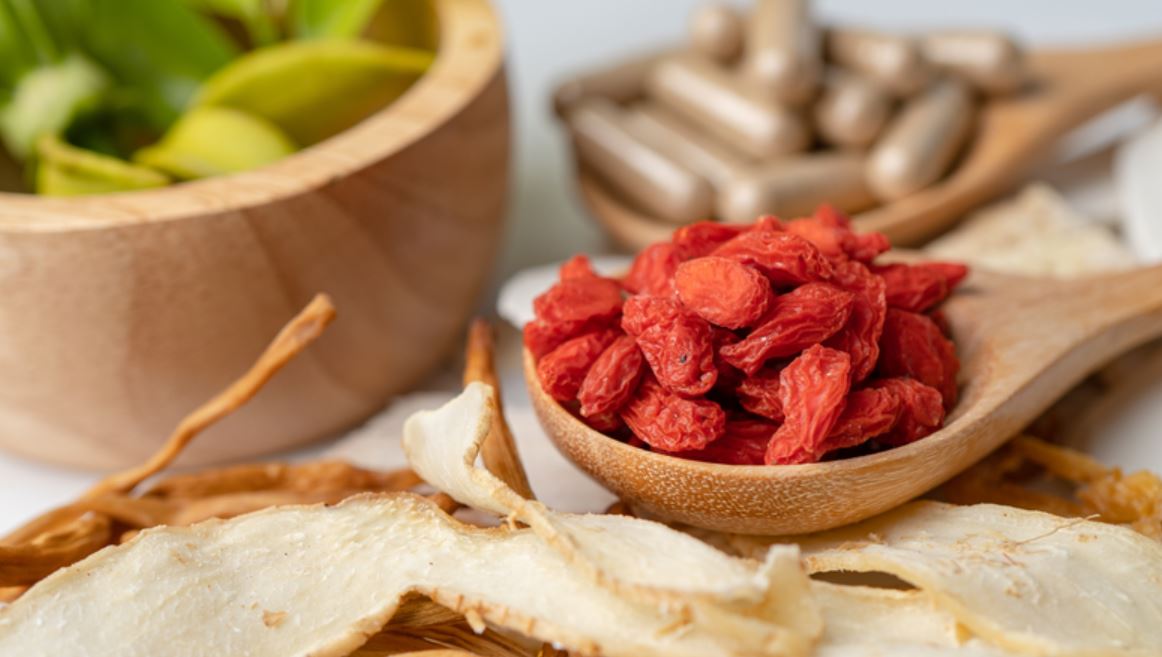 Ăn kỷ tử mỗi ng&agrave;y để "bồi bổ", người đ&agrave;n &ocirc;ng 56 tuổi ngỡ ng&agrave;ng khi đi kh&aacute;m - Ảnh 2.