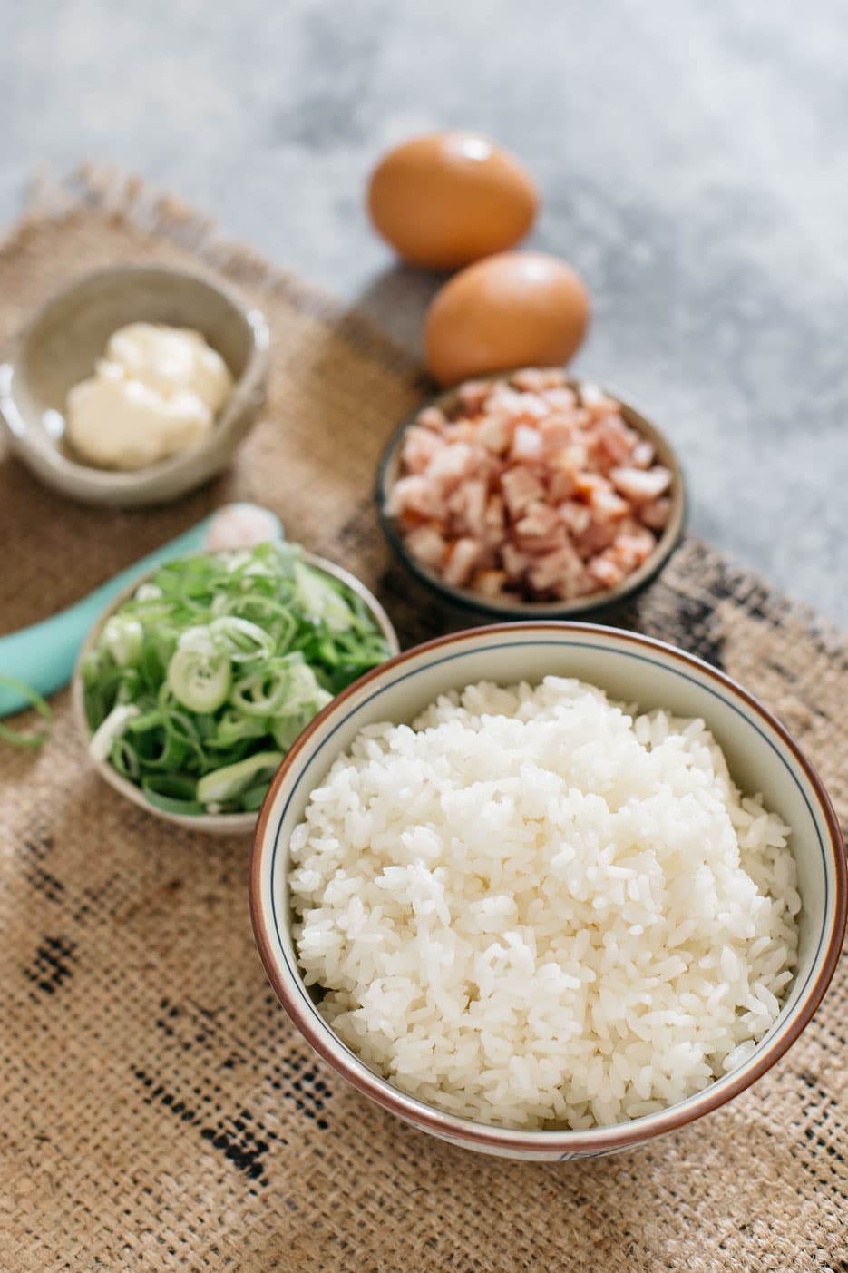 Th&ecirc;m một c&ocirc;ng thức l&agrave;m m&oacute;n cơm chi&ecirc;n thơm ngon lại cực nhanh cho những ng&agrave;y bận bịu- Ảnh 1.