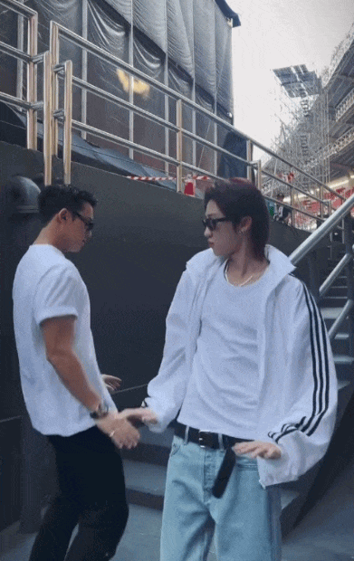 Ca sĩ "đầu trọc" hot nhất hiện tại: Lên thẳng top 1 gương mặt đẹp nhất thế giới, sao toàn cầu cũng phát cuồng- Ảnh 12.