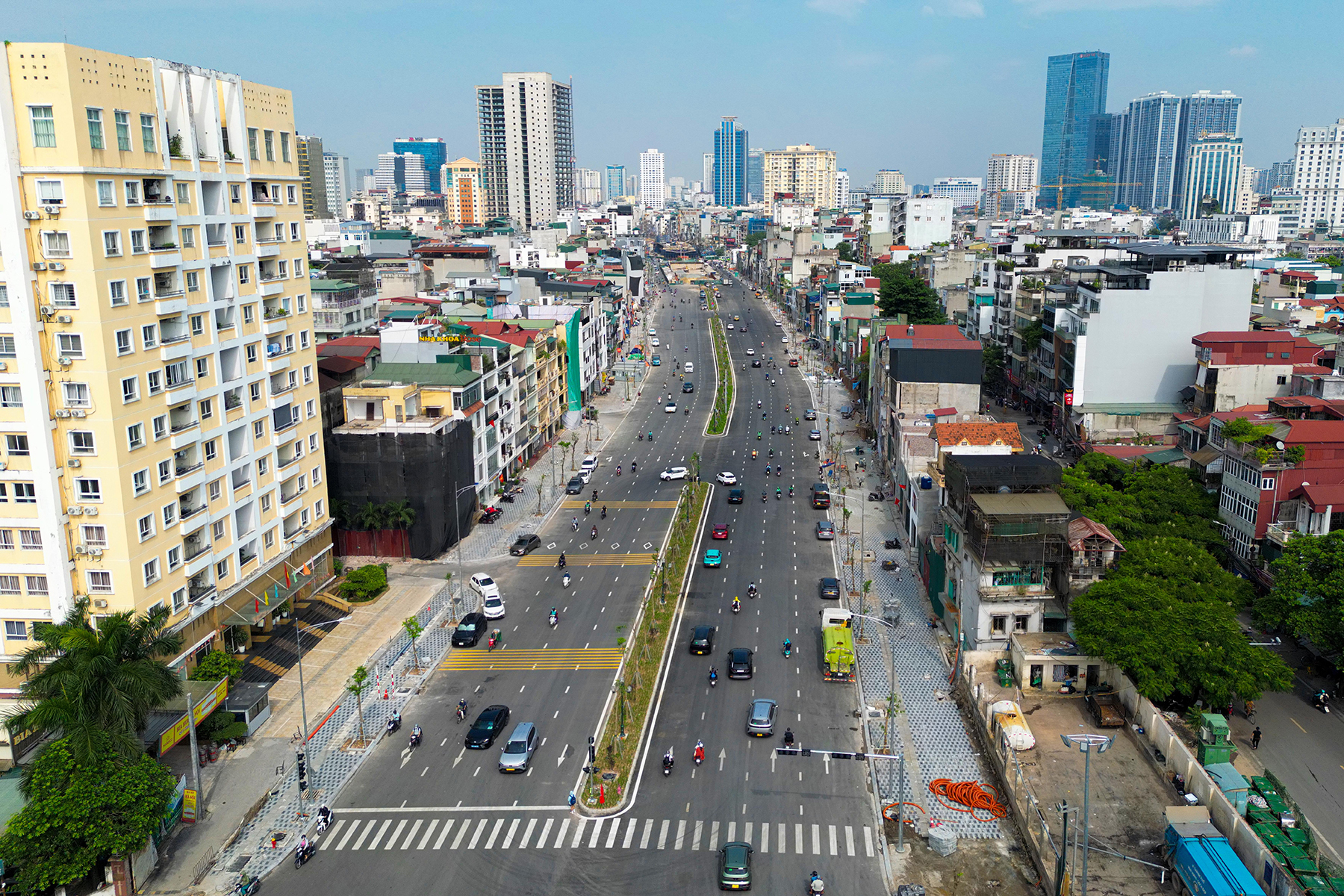 D&atilde;y nh&agrave; xen kẹt giữa La Th&agrave;nh - V&agrave;nh đai 1 ở H&agrave; Nội được th&aacute;o dỡ, chuẩn bị x&acirc;y b&atilde;i đỗ xe- Ảnh 1.