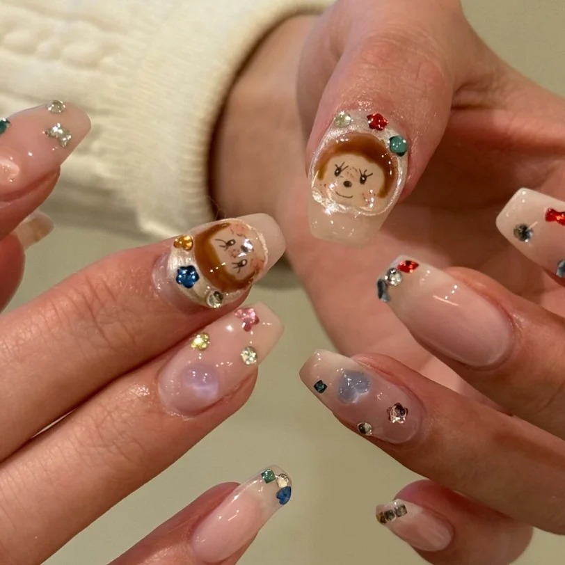 M&oacute;ng đ&iacute;nh đ&aacute; m&agrave;u đang g&acirc;y sốt: 6 c&aacute;ch biến bộ nail lấp l&aacute;nh th&agrave;nh điểm nhấn c&oacute; gu- Ảnh 9.