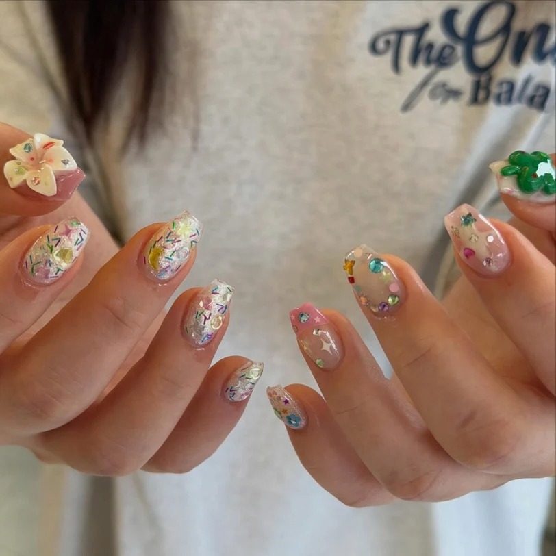 M&oacute;ng đ&iacute;nh đ&aacute; m&agrave;u đang g&acirc;y sốt: 6 c&aacute;ch biến bộ nail lấp l&aacute;nh th&agrave;nh điểm nhấn c&oacute; gu- Ảnh 19.