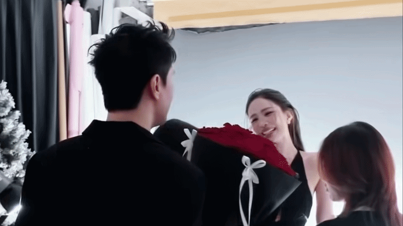 Việt Anh bị nói suốt ngày khoe tình cảm với Quỳnh Nga - Ảnh 1.