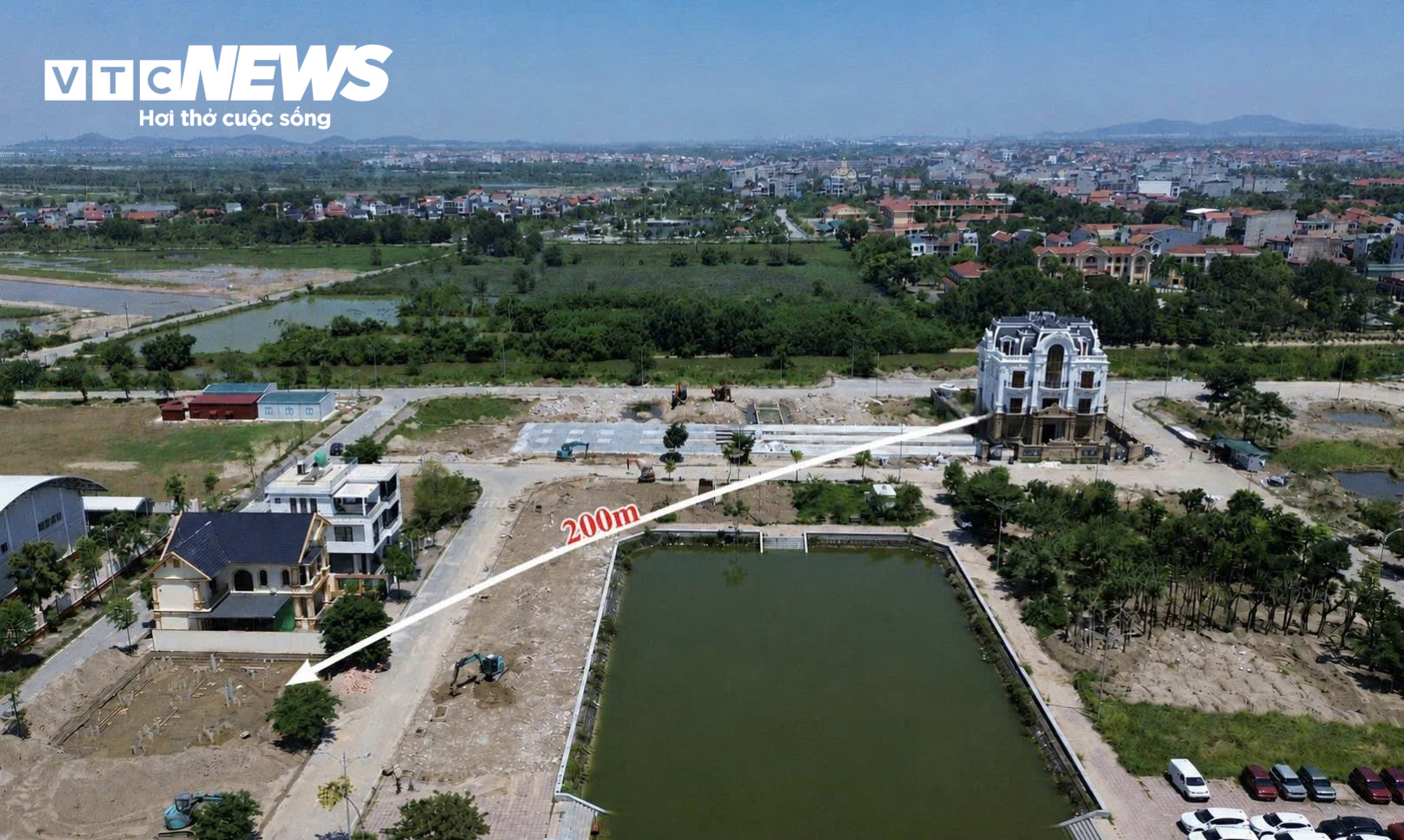 Biệt thự đồ sộ gần 1.000m2 được "thần đ&egrave;n" di dời để l&agrave;m đường ở Bắc Ninh: Chủ nh&agrave; tiết lộ chi ph&iacute;- Ảnh 2.