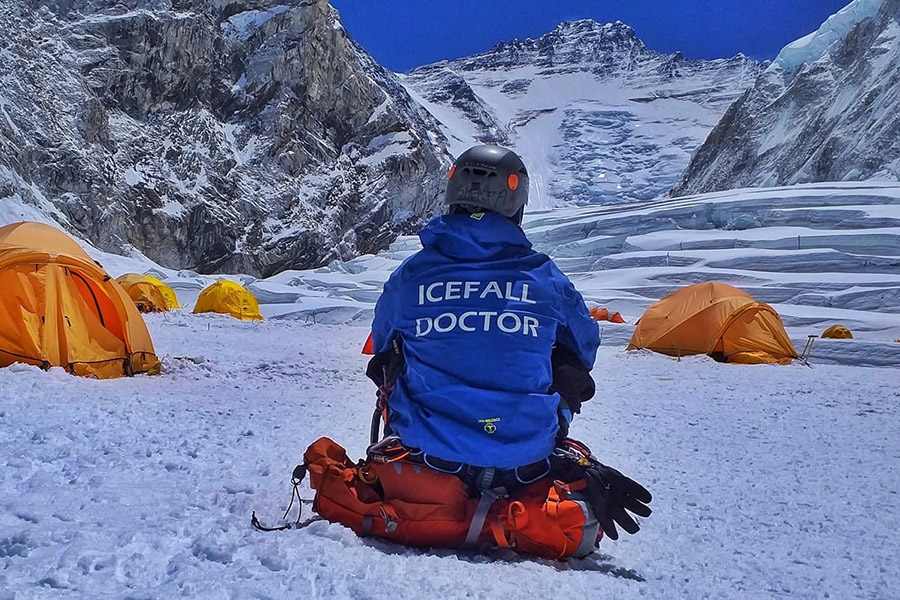 Việc nguy hiểm nhất con người có thể làm trên núi Everest là gì? - Ảnh 3.