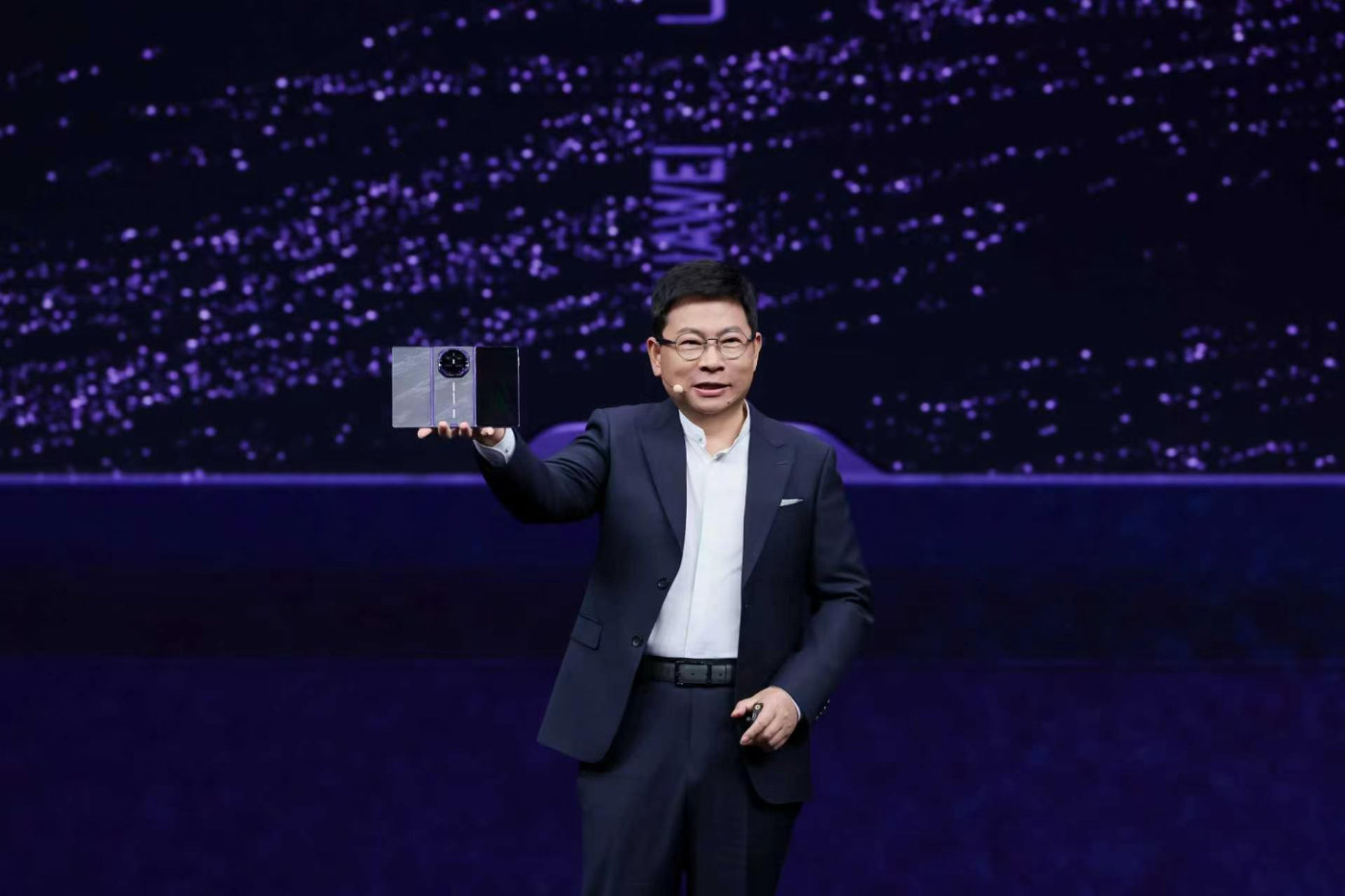 Huawei giấu c&ocirc;ng nghệ lạ trong m&aacute;y gập ba mới- Ảnh 3.