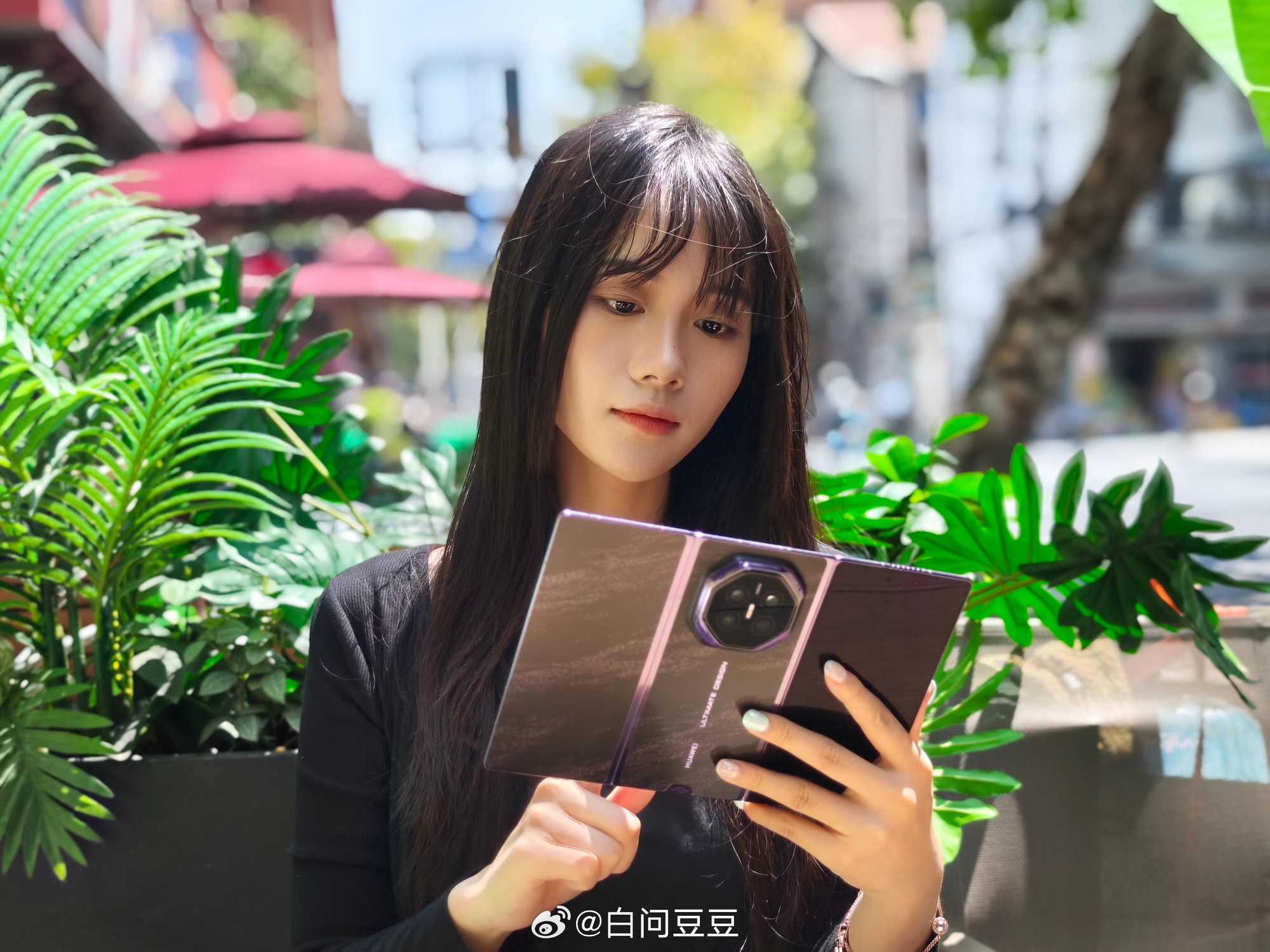 Huawei giấu c&ocirc;ng nghệ lạ trong m&aacute;y gập ba mới- Ảnh 4.