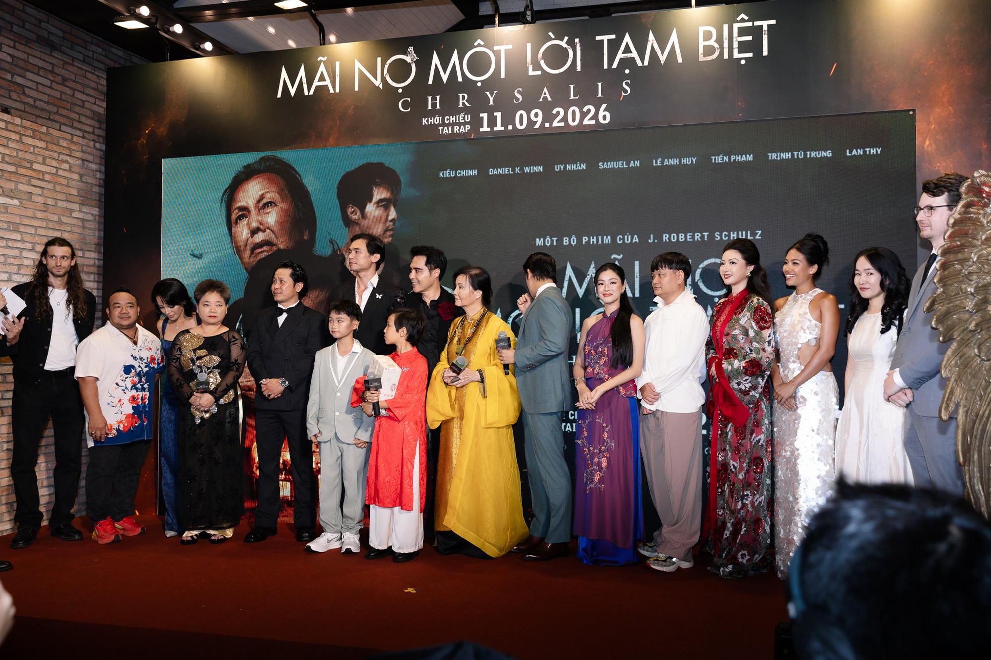 Thảm đỏ HOT nhất h&ocirc;m nay: L&ecirc; Phương - Minh Anh sắc v&oacute;c qu&aacute; b&eacute;n, 1 cặp đ&ocirc;i c&ocirc;ng khai h&ocirc;n nhau ngọt muốn xỉu- Ảnh 1.