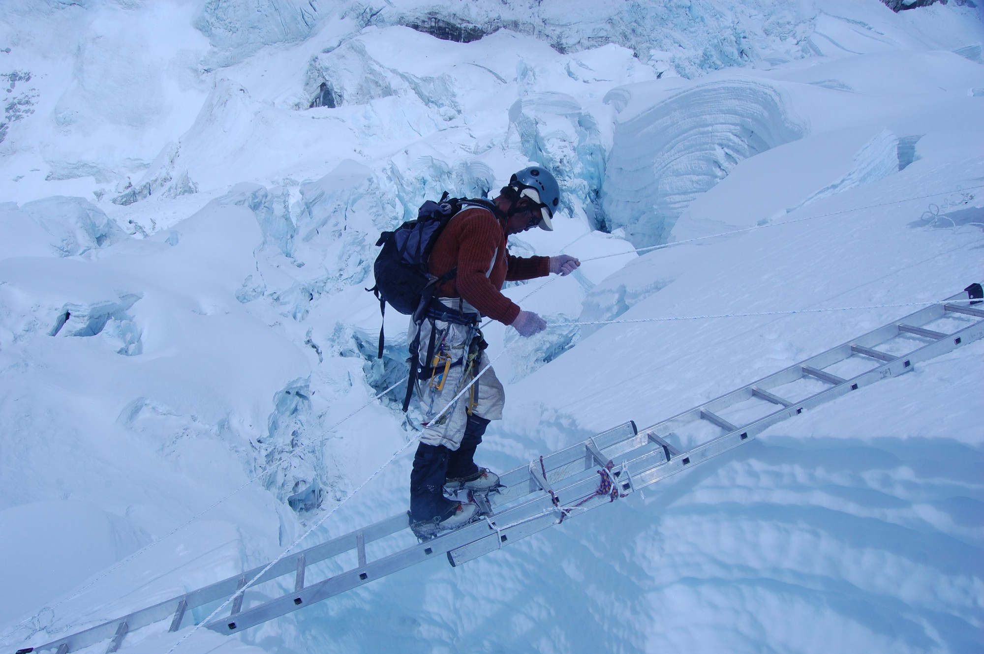 Việc nguy hiểm nhất con người có thể làm trên núi Everest là gì? - Ảnh 6.