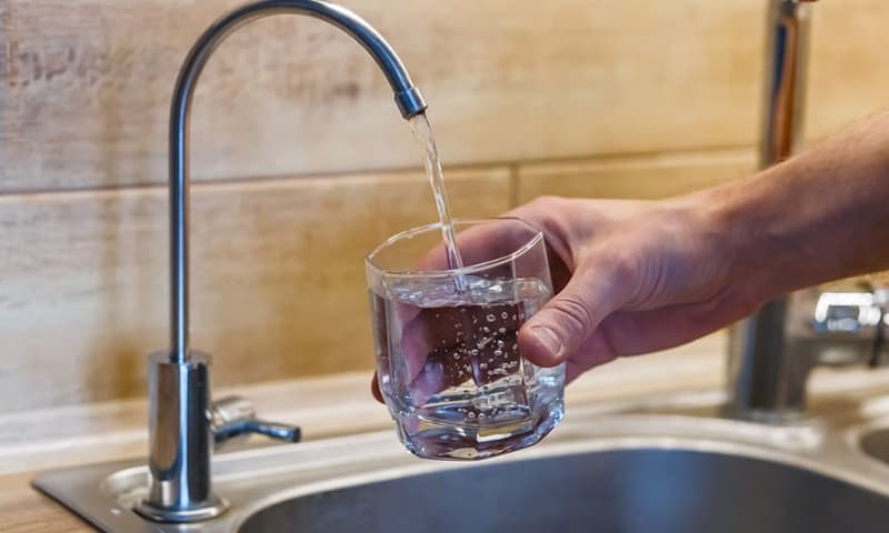 5 lời khuyên cho những gia đình đang uống nước máy lọc- Ảnh 1.