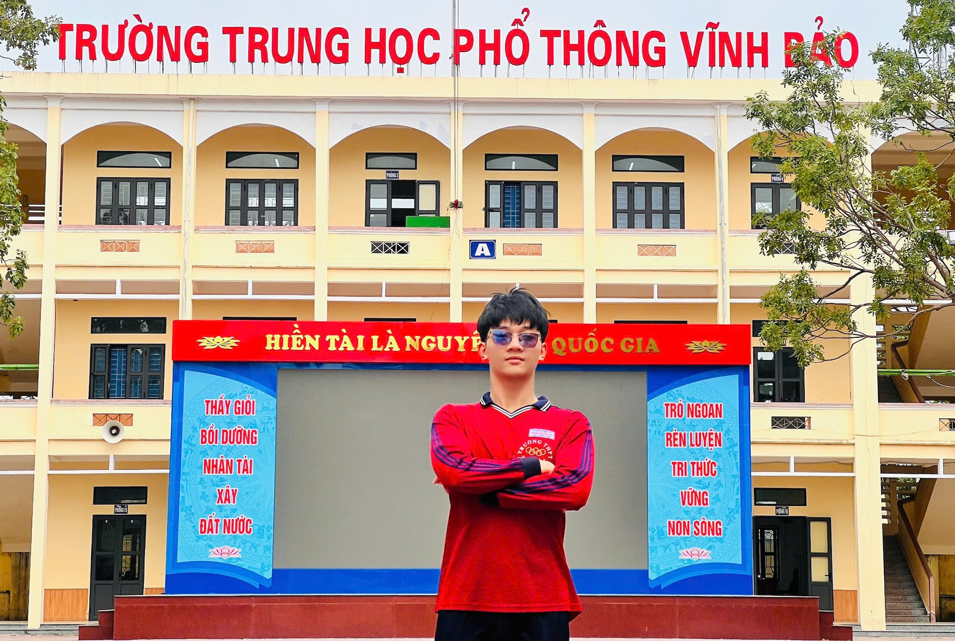 Một trường đại học Việt Nam g&acirc;y ch&uacute; &yacute; với lễ vinh danh c&aacute;c t&acirc;n sinh vi&ecirc;n to&agrave;n "học b&aacute;": C&oacute; tới 11 người điểm SAT tuyệt đối, 5 người đạt 30 điểm, thủ khoa TSA lập kỷ lục - Ảnh 3.