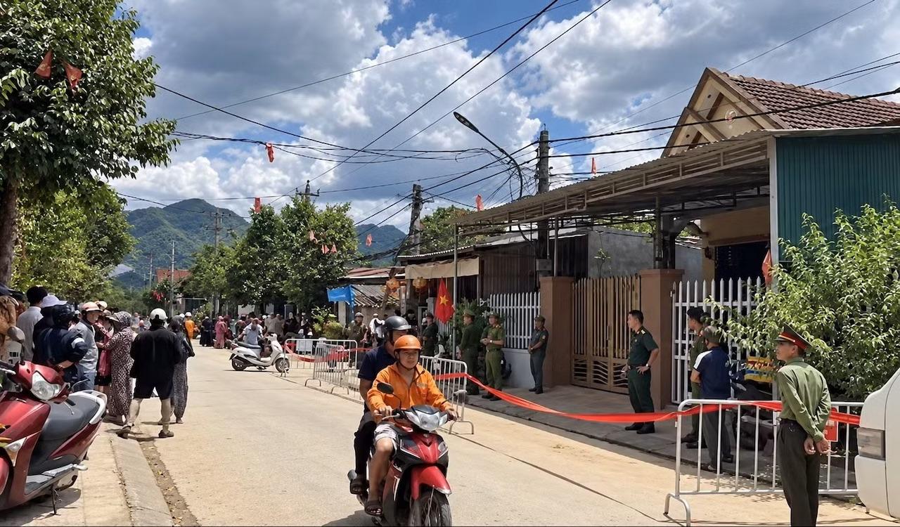 Vụ vợ tử vong trong nh&agrave;, chồng bị tai nạn c&aacute;ch 15km: Nạn nh&acirc;n hiền l&agrave;nh, sống chan h&ograve;a với h&agrave;ng x&oacute;m - Ảnh 1.
