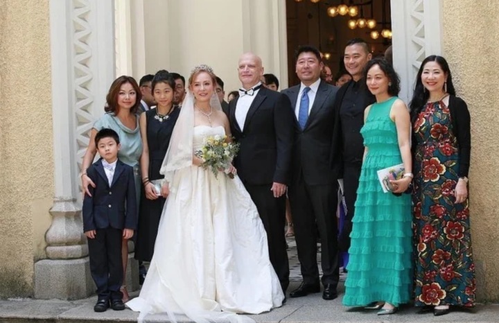 "Tiểu Long Nữ gốc Việt" bỏ diễn xuất l&agrave;m luật sư, cưới chồng tỷ ph&uacute; ở tuổi U60- Ảnh 3.